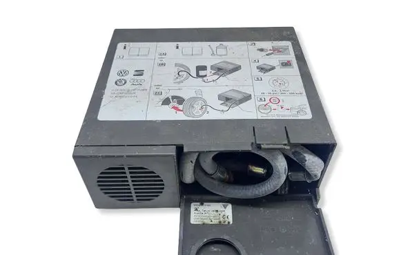 Volkswagen PASSAT B5.5 Tire air pump compressor 8P0012615A AIRCOMPRESSOR