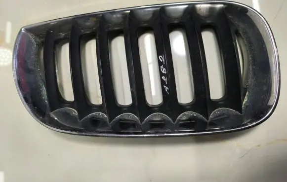BMW X3 E83 Front grill 3402910