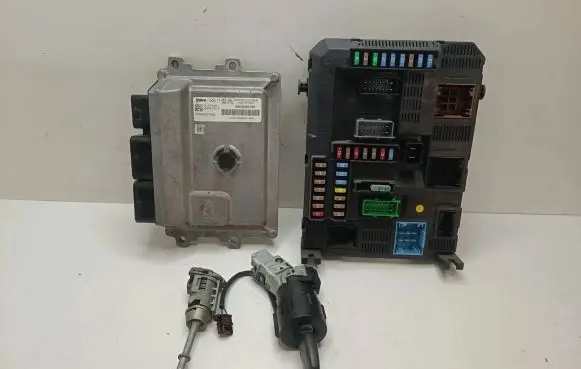 Citroen C4 Cactus Engine ECU kit and lock set 9805895780 141550339 V29035181A