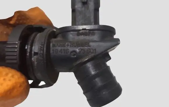 Opel Insignia A Breather valve 55568910 1041623S01