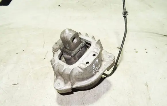 BMW 5 GT F07 Engine mount bracket 22116777371 6777371