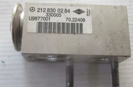 Mercedes-Benz CLS C218 X218 Air conditioning (A/C) expansion valve 2128300284