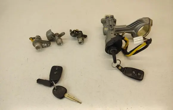 Hyundai Tucson JM Lock set 051014
