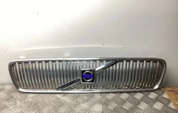 Front bumper upper radiator grill