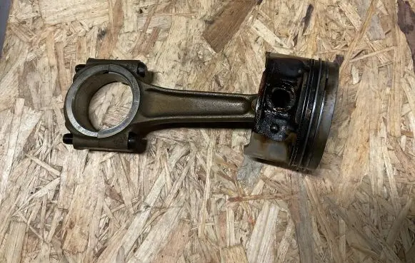 Peugeot 307 Piston with connecting rod