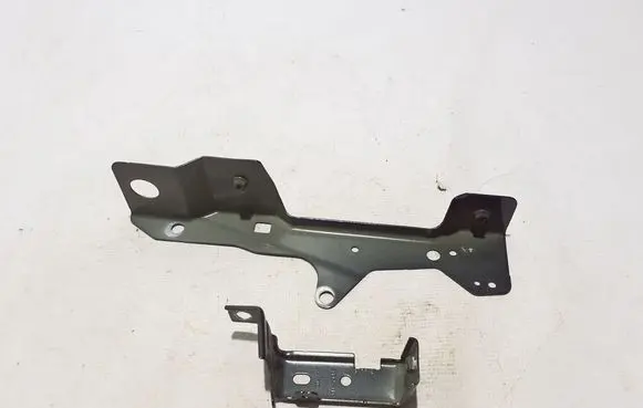 Volvo XC40 Fender mounting bracket 32277861