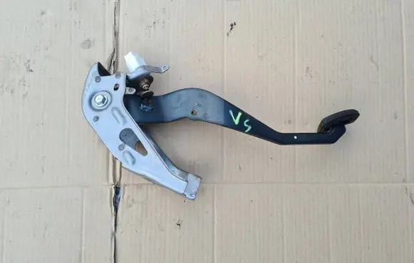 Toyota Verso-S Brake pedal 