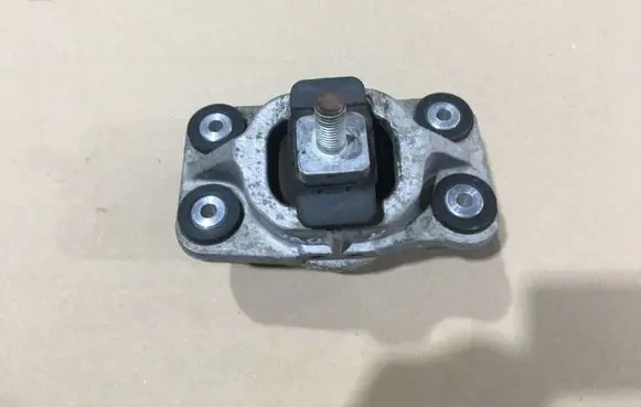 Land Rover Range Rover L405 Engine mount bracket FPLA6A003BA