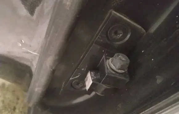 BMW X5 E70 Rear door lower hinge 