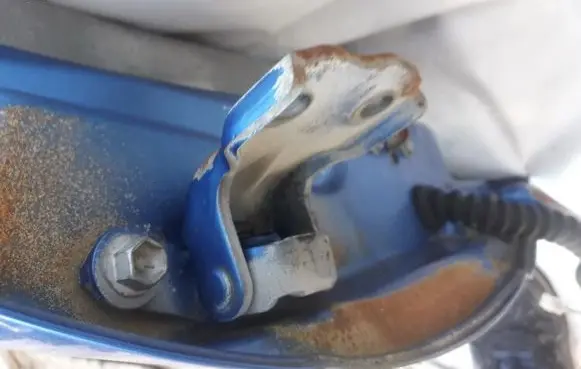 Suzuki Baleno EG Front door upper hinge