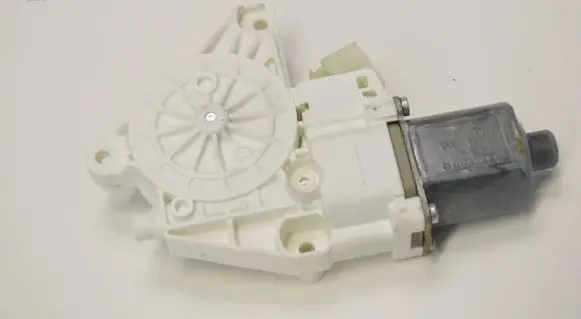 Nissan Qashqai Front door window regulator motor A2048200142