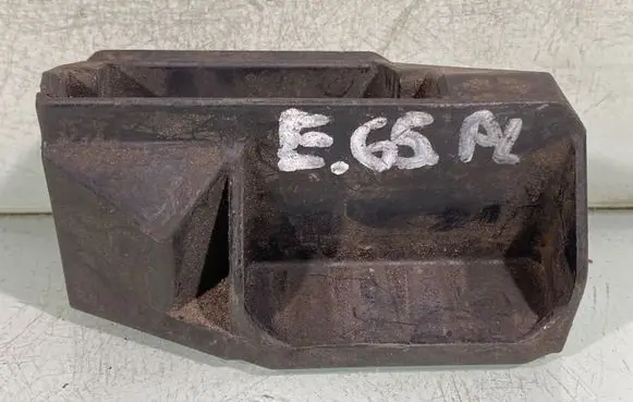 BMW 7 E65 E66 Radiator mount bracket 7508017
