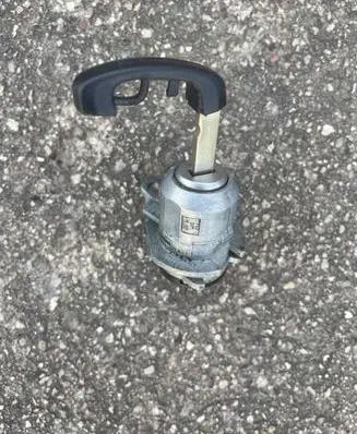 BMW 5 F10 F11 Front door lock (next to the handle) 