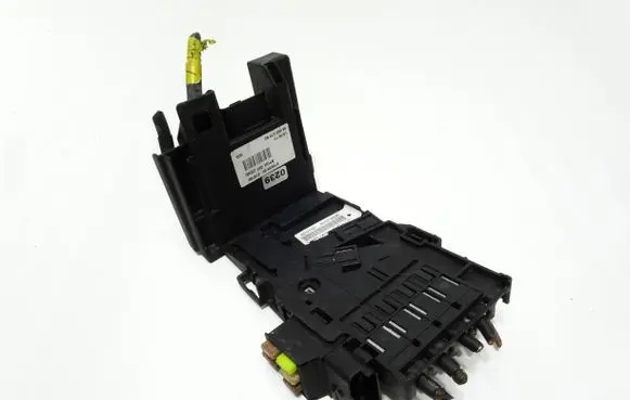 Peugeot 3008 I Fuse module 28236841 SW06A
