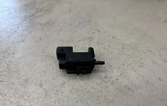BMW 5 E60 E61 Turbo solenoid valve 1742712