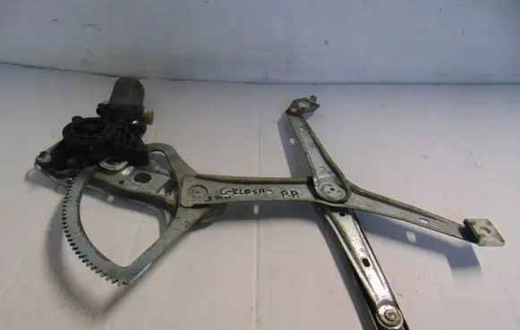 Mercedes-Benz C W202 Front door electric window regulator 0130821639