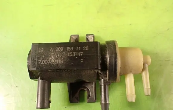 Mercedes-Benz Vito Viano W447 Breather valve A0091533128
