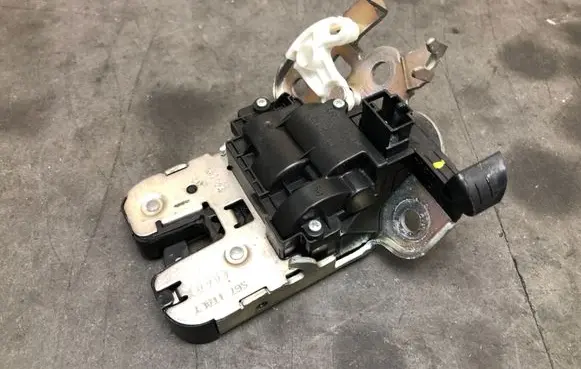 Skoda Fabia Mk2 (5J) Tailgate/trunk/boot lock/catch/latch 5E0827505