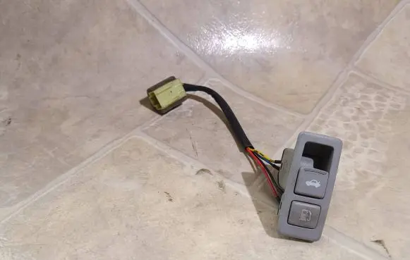 KIA Opirus Fuel tank opening switch 935553F000