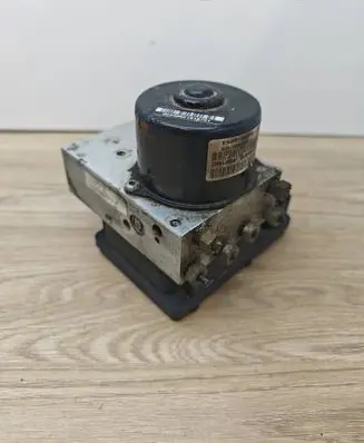 Volvo V70 ABS Pump 30714956 30714952 10092504113