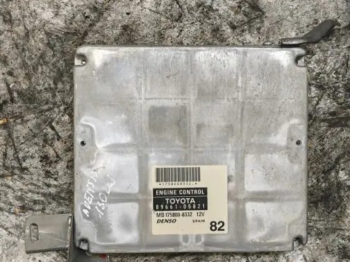 Toyota Avensis T250 Engine control unit/module 8966105821