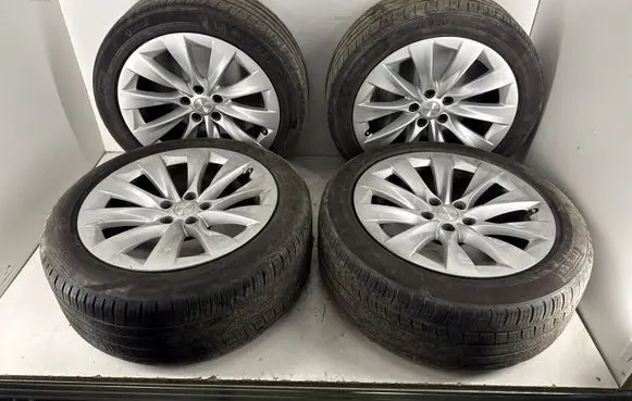 Tesla Model X R20 alloy rim 102724500C 1027245