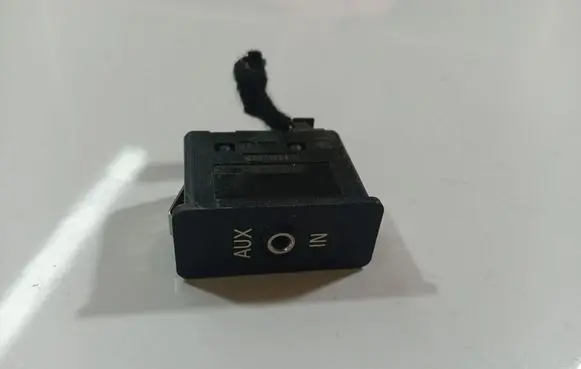 Mini One - Cooper Coupe R56 USB socket connector 61316930561 61.316.930.561