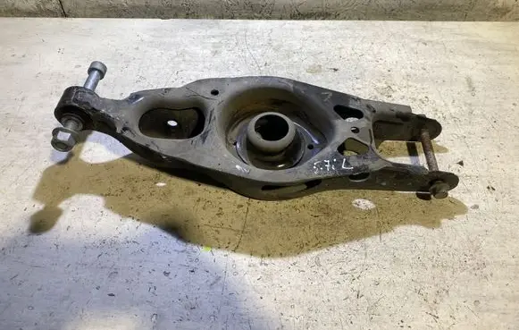 Dodge Challenger Rear upper control arm/wishbone