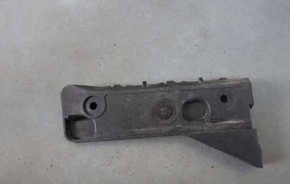Audi A4 S4 B6 8E 8H Front bumper mounting bracket 8E0807284
