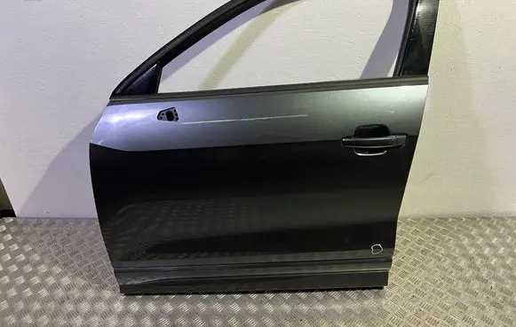 Audi Q2 - Front door