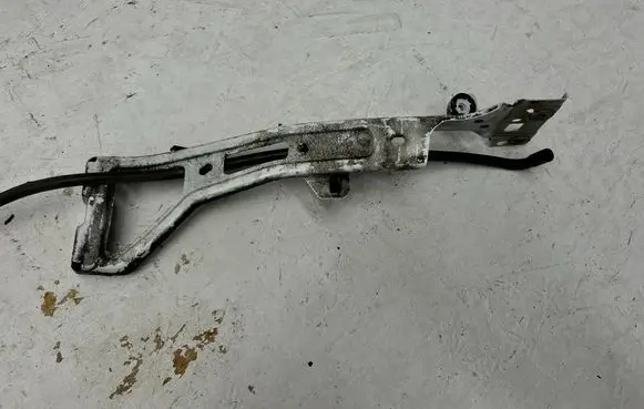 Audi A5 Fender mounting bracket 8W6821131B