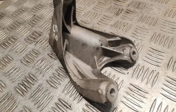 Audi A8 S8 D3 4E Engine mounting bracket 4E0199307BR
