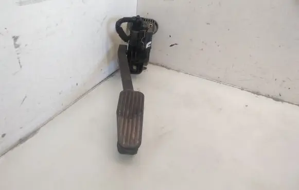 Volvo V70 Accelerator throttle pedal 30683514