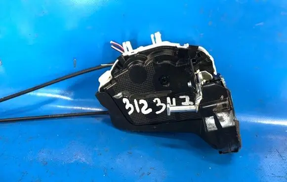 Toyota Prius xw60 Front door lock 6905052250