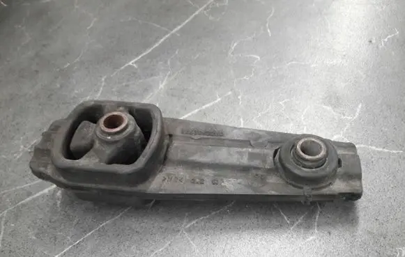 Peugeot 207 Engine mounting bracket 9653062280