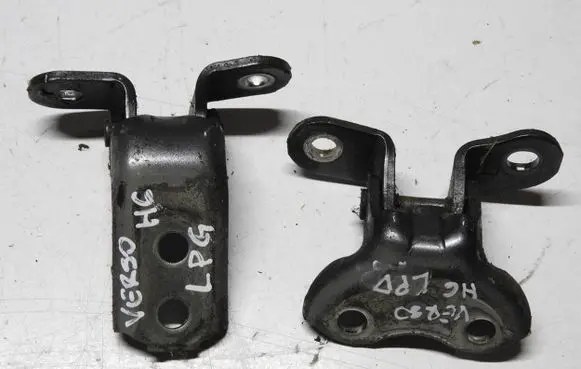 Toyota Verso Front door lower hinge 