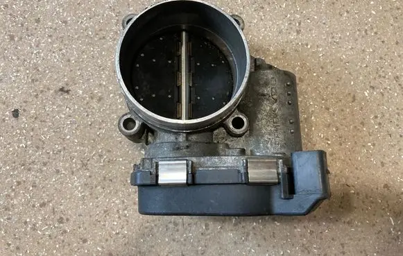 Audi Q7 4M Throttle valve 06E133062C