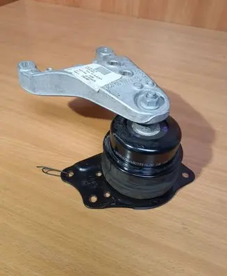 Seat Ibiza IV (6J,6P) Engine mount bracket 6R0199167R 6Q0199262BD