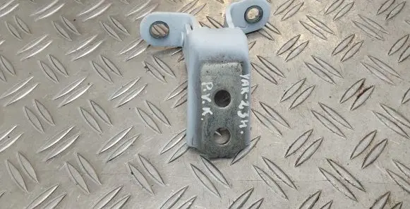 Toyota Yaris XP210 Front door upper hinge