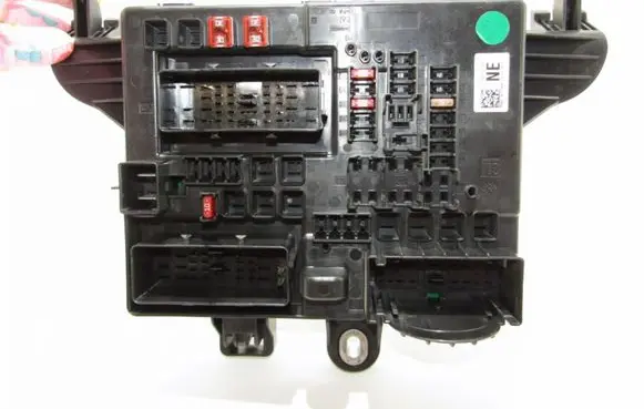Opel Insignia A Fuse module 1327732103