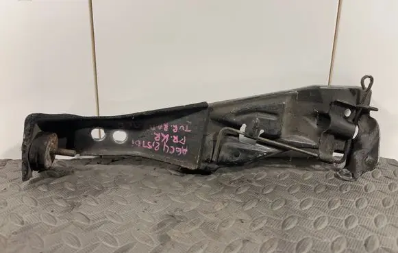 Audi A6 S6 C4 4A Radiator mount bracket 4A0805807