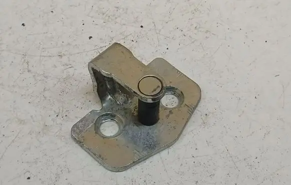 Opel Vectra C Rear door lock loop/hook striker