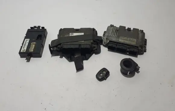 Opel Vivaro Engine ECU kit and lock set 8200312012