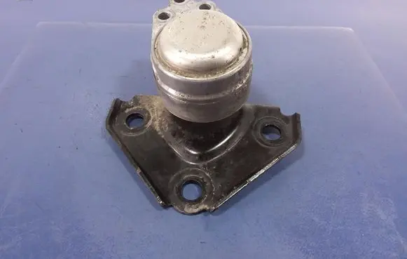 Ford Fiesta Engine mount vacuum valve 2S61-6P012-BD