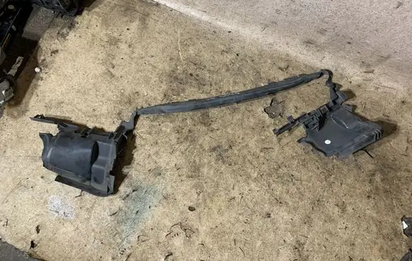 Mercedes-Benz CLS C218 X218 Radiator trim A2185051030