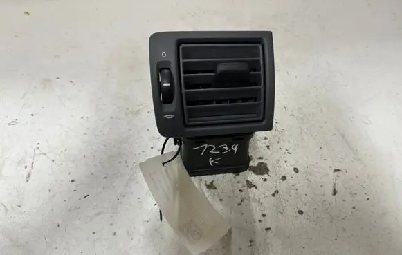 Volvo V50 Dashboard side air vent grill/cover trim Y01103 0201062A2