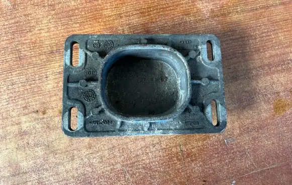 Audi A4 S4 B6 8E 8H Engine mounting bracket 8E0199335K