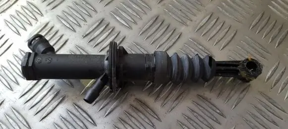 Renault Megane II Clutch master cylinder 8200151771c 8200151771--c