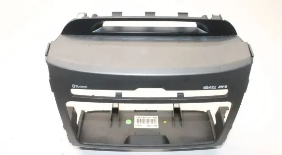 KIA Sportage Radio/GPS head unit trim 