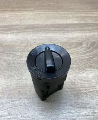 Volkswagen Golf IV Light switch 1C0941531A